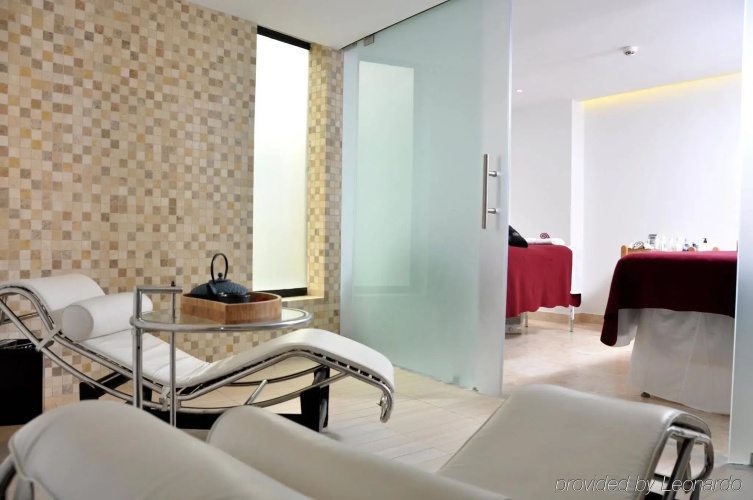 Le Parc Hotel, Beyond Stars