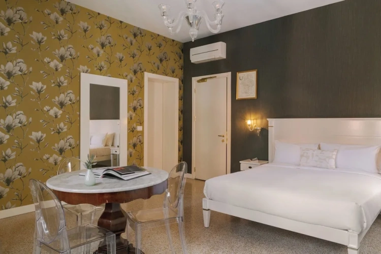 Deluxe Double room with canal view