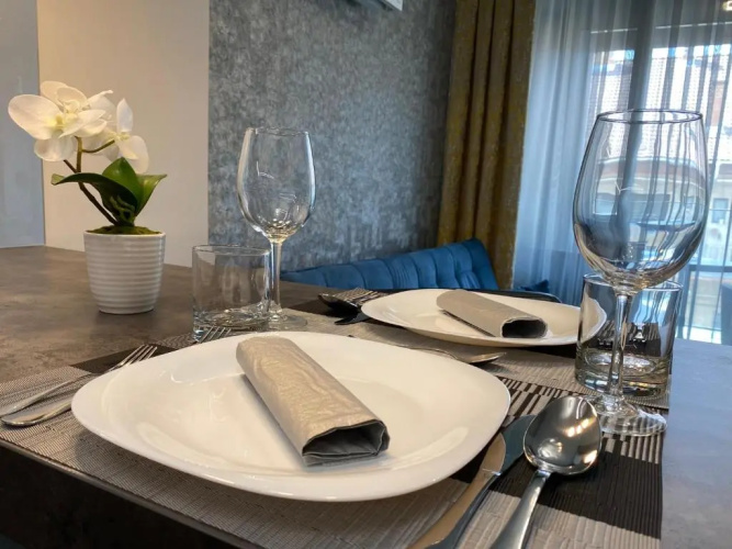 Noir Silvery Apartman
