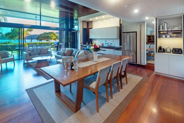 4 Bedrooms Cottage