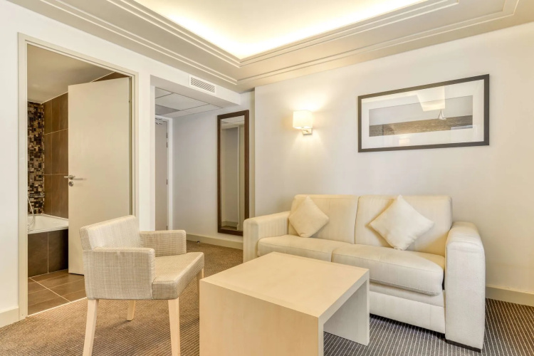 Zenitude Hotel la Valadière, an Ascend Collection Hotel
