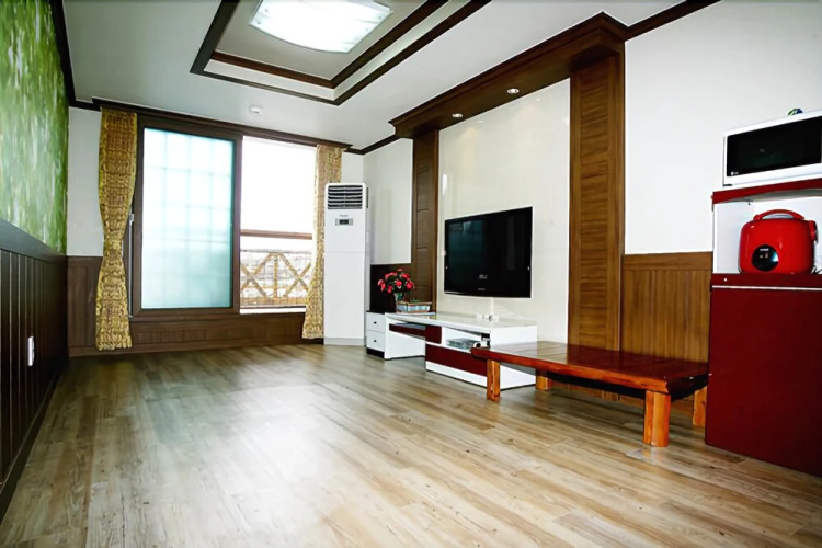 Tongyeong White Beach Pension