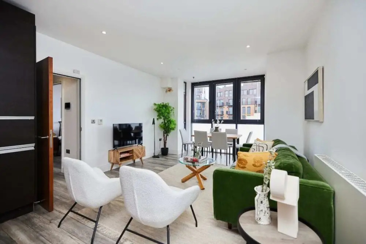 The Wembley Hideaway - Bright 2bdr Flat