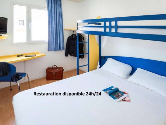 Standard Triple room with view