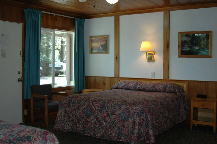 Park Motel and Cabins