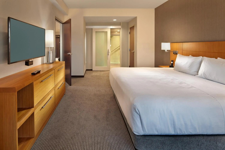 Hyatt Place Warwick / Providence Airport