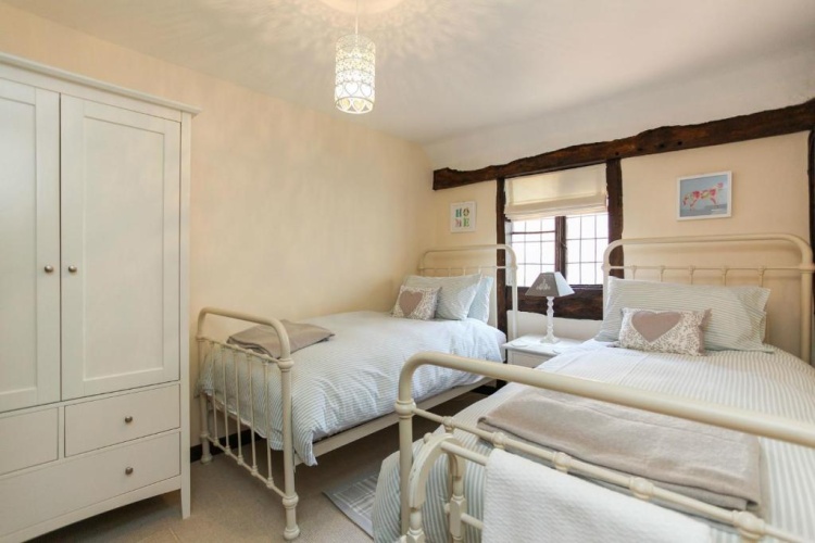 3 Bedrooms Cottage
