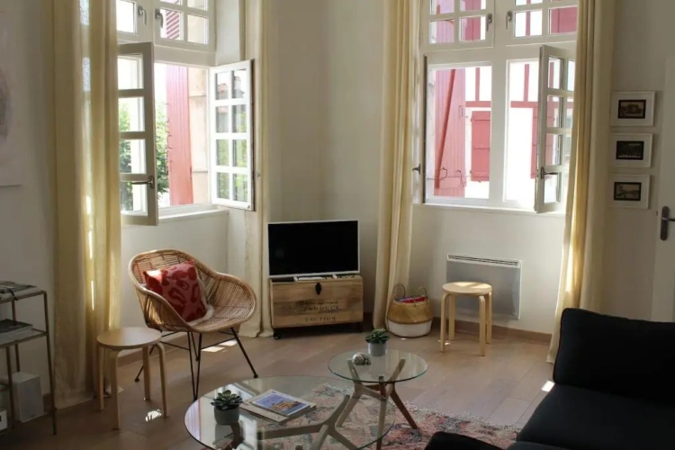 2 Bedrooms Apartment