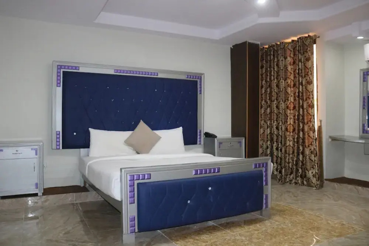 Royal Blue Hotel