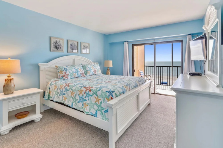 Villa Madeira 306 Beach front, stunning view! Walk to everything