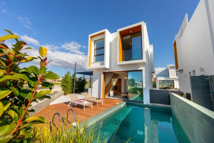 2 Bedrooms Villa