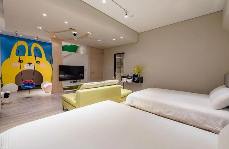 Deluxe Quadruple Family room