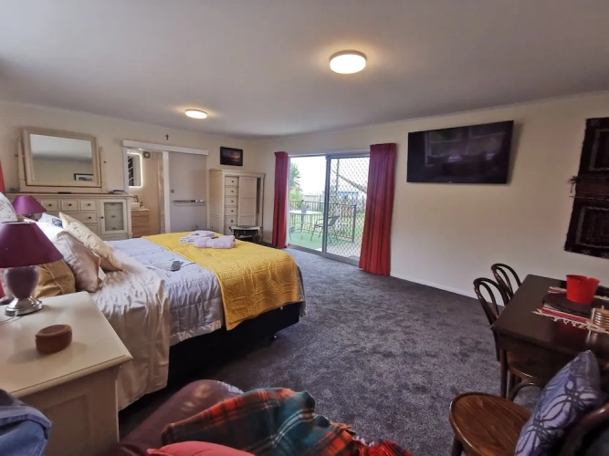 1 Bedroom Deluxe Double room with courtyard view