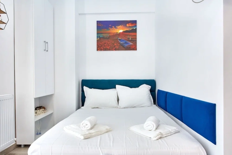 Comfort room with balcony