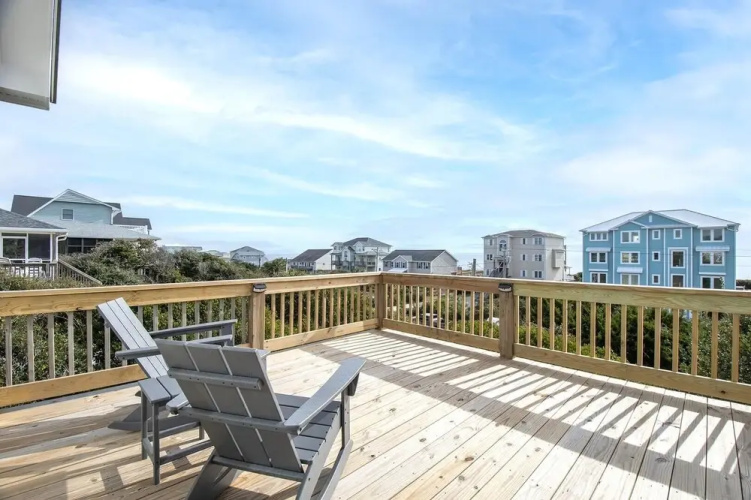 Azure 4 Bedroom Home by RedAwning