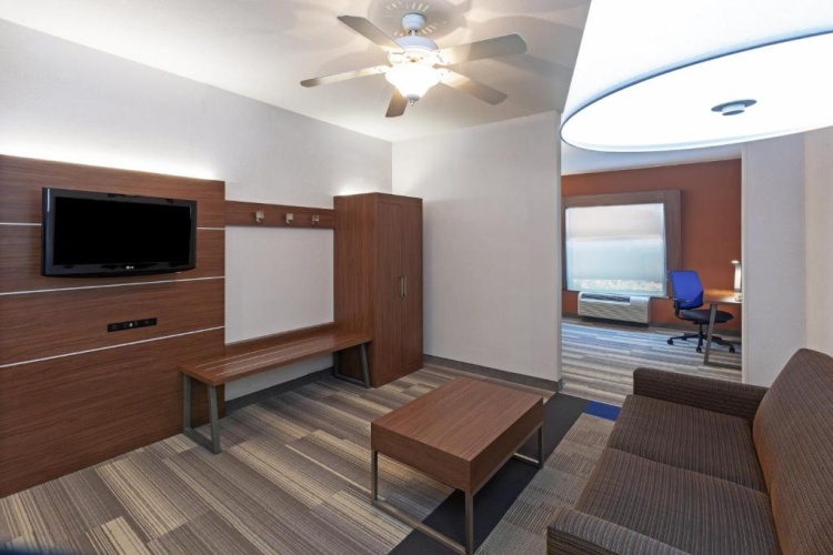 1 Bedroom Suite