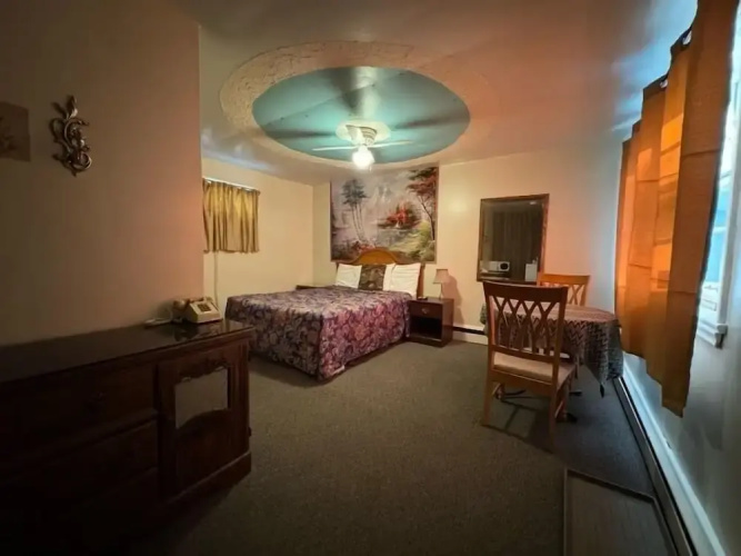 Holiday Motel