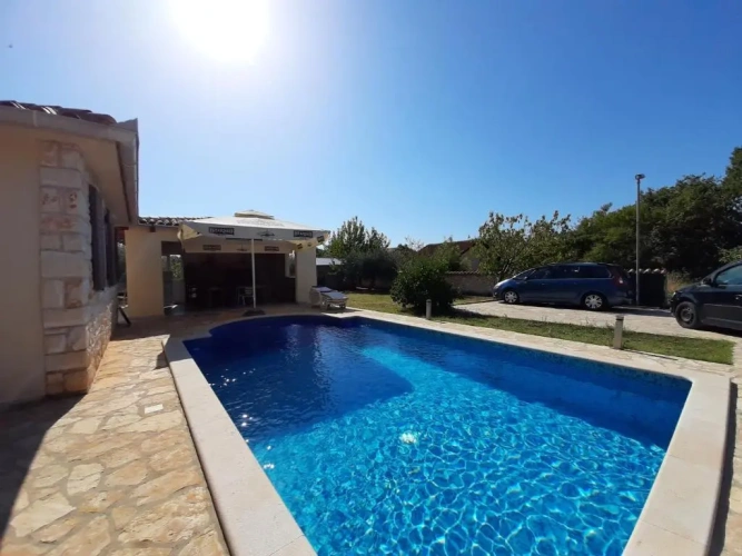 4 Bedrooms Cottage