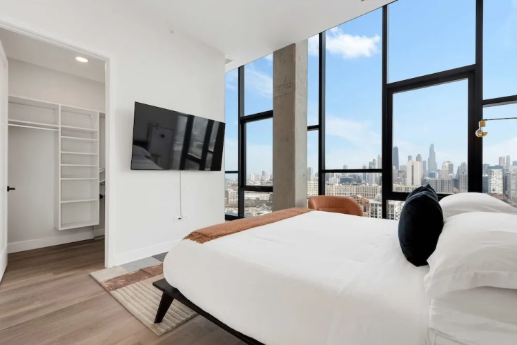 Skyline Penthouse Duo 6 Bedrooms for Large Groups