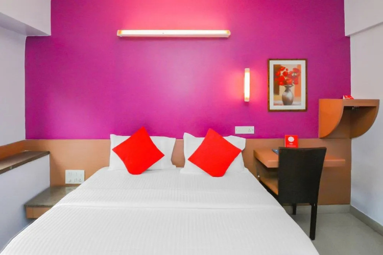 OYO 18803 Smart Inn