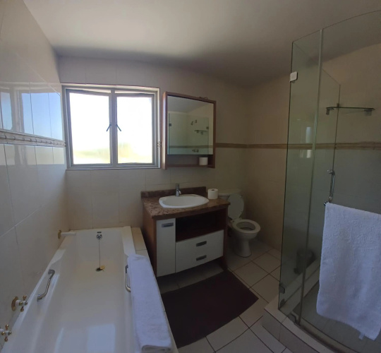 Mount Royal 09 - Large 1 bed with balcony