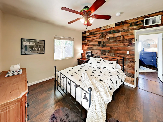 E Indianola - 4 Br Home
