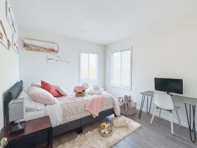 Walk to Google 3BR Home Yard & Kitchen