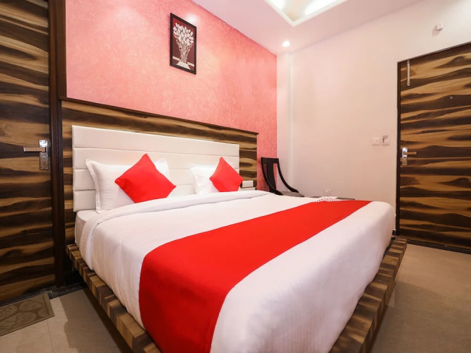 OYO 15556 Hotel Wind Palace