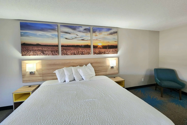 Days Inn & Suites by Wyndham New Iberia