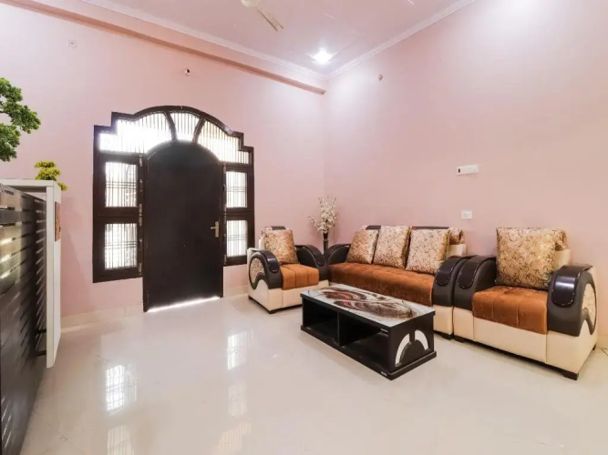 Hotel Royal by OYO Rooms
