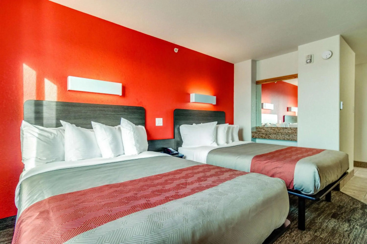 Motel 6 Saskatoon, SK