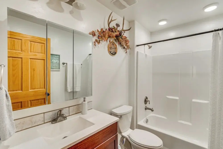 Family Home w/ Mountain Views in Circleville!
