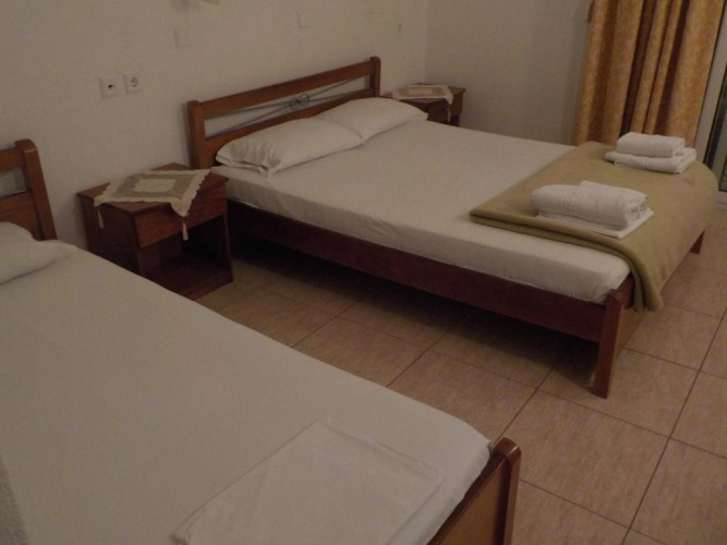 Standard Triple room