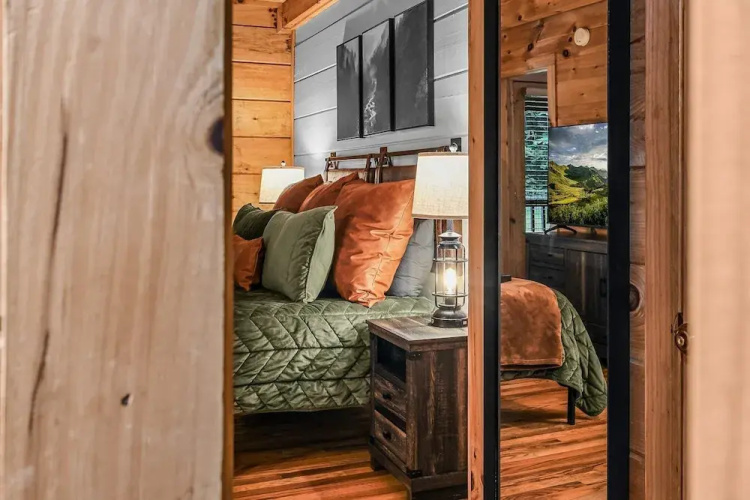 Willow Creek 2 Bedroom Cabin by RedAwning
