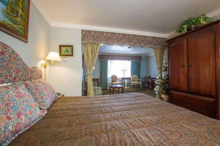 Carmel Inn And Suites
