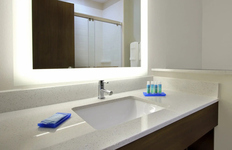 Holiday Inn Express & Suites Brookshire - Katy Freeway by IHG
