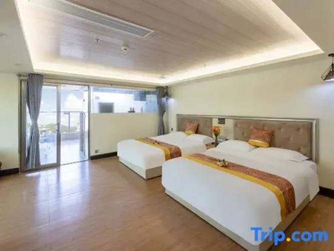 2 Bedrooms Standard Triple Family room