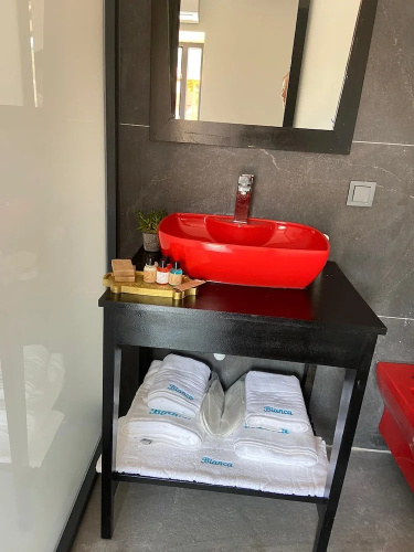 Assos Bianca Suites