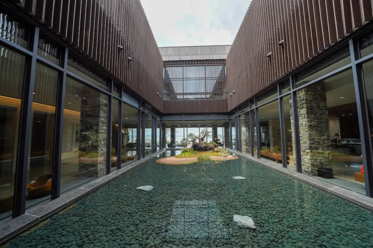 Pine Beach Golf Hotel