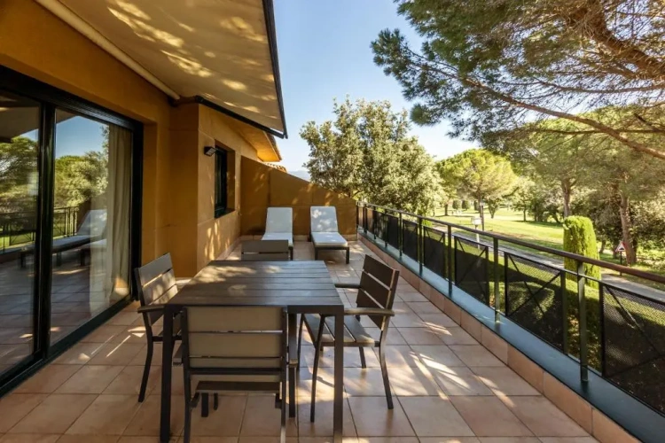 1 Bedroom Apartment with balcony