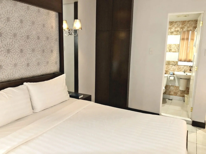 Ninong's Hotel
