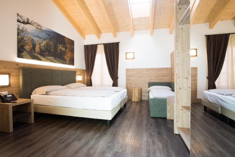 Standard Triple room