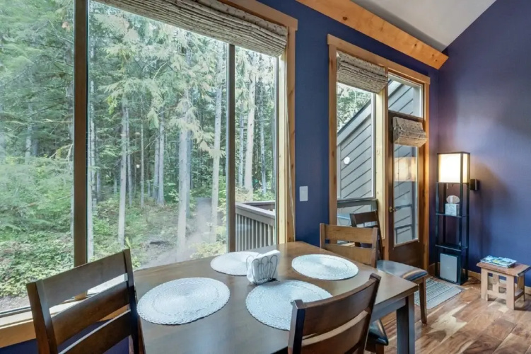 23SW - Luxurious - Wi-Fi - Fireplace - Sleeps 4