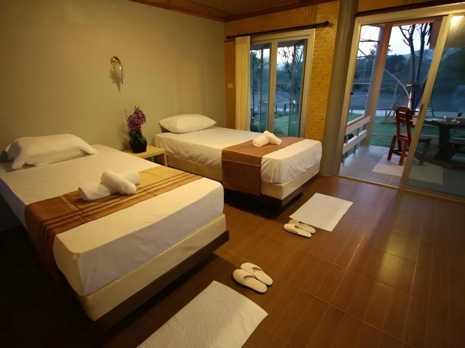 Lumphachi Lakehill Resort - Suan Phueng District