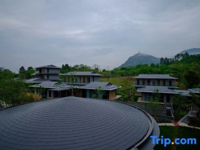 Ruolin Qiaoshangu Graden Hotel