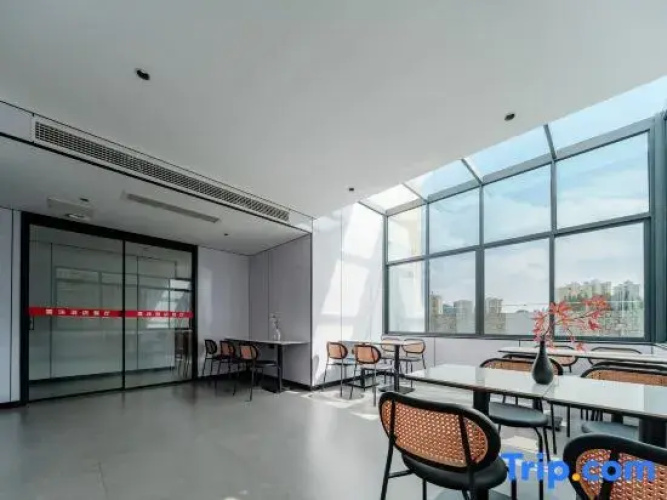Yunmo Intelligent Audiovisual Hotel
