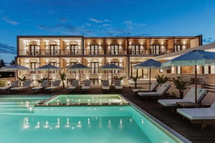 Verano afytos Hotel