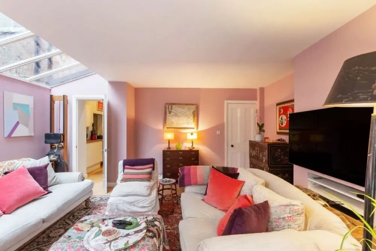 4 Bedrooms Cottage