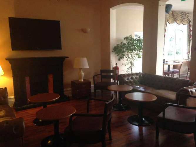 Glenlyn Apartments
