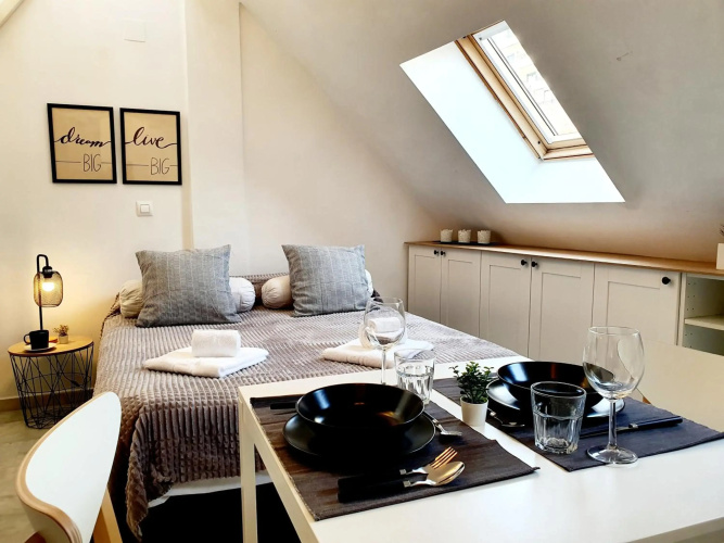 Captain's Penthouse Studio